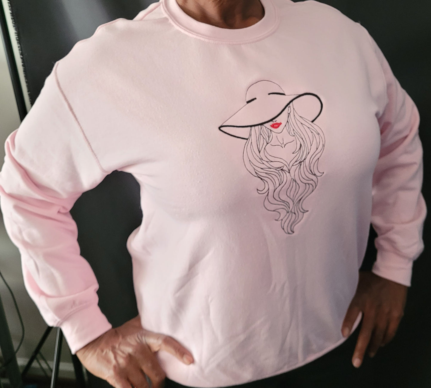 Crew Neck lady with Hat